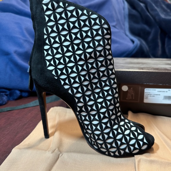 Alaia Black & White suede laser-cut; peep-toe booties, size 39 great condition! - Picture 6 of 14